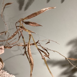 Ветка с длинными листьями, коричневая 97 см