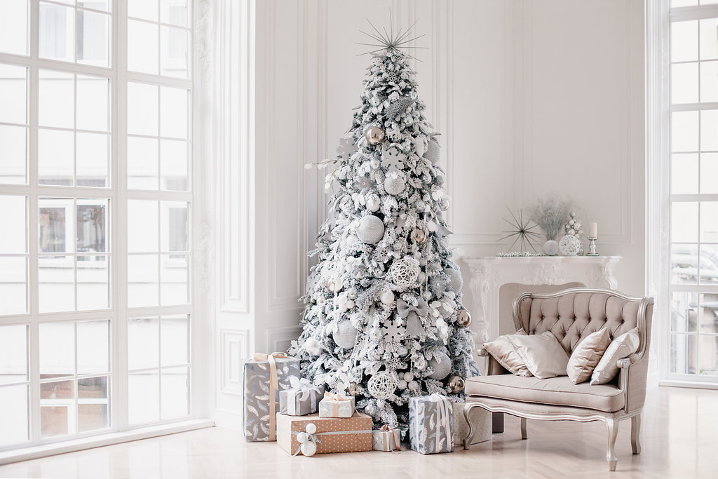Как украсить новогоднюю елку красиво и стильно