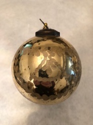 Стеклянный шар, золотой с гравировкой, 10 см